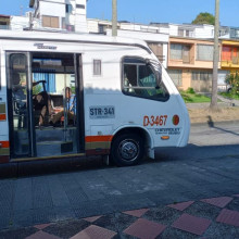 Mal parqueo de buses genera malestar residencial en el barrio Campohermoso de Manizales